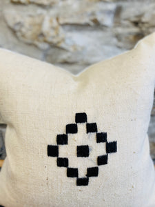 Keya 20" Indian Wool Pillow Cover- Ivory and Black